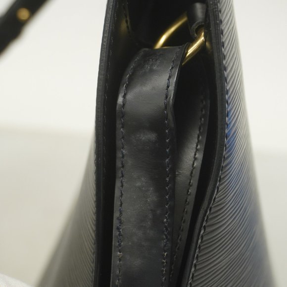 LOUIS VUITTON Epi Cluny M52252 Noir Shoulder Bag - Picture 10 of 11